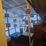 Ganzes Obergeschoss In Privathaus Mit Dachterrasse Leuzigen