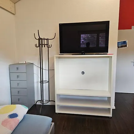 Ganzes Obergeschoss In Privathaus Mit Dachterrasse Apartamento Leuzigen