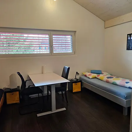 Ganzes Obergeschoss In Privathaus Mit Dachterrasse Appartement Leuzigen