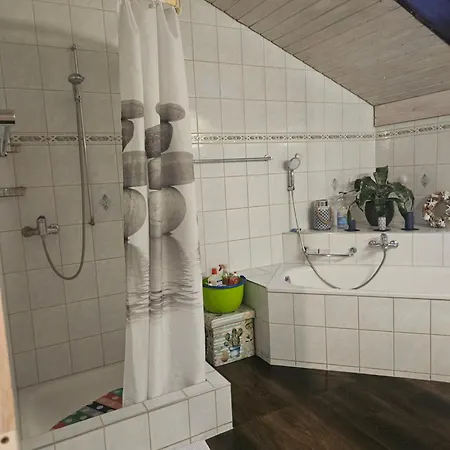 Appartement Ganzes Obergeschoss In Privathaus Mit Dachterrasse *