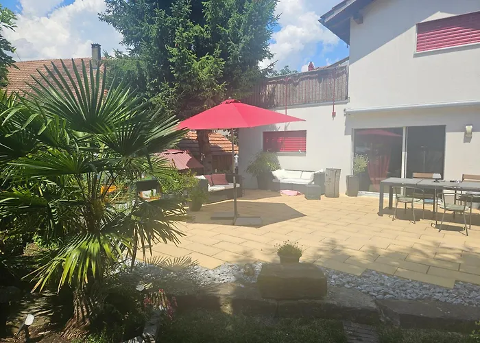 Ganzes Obergeschoss In Privathaus Mit Dachterrasse Apartamento Leuzigen