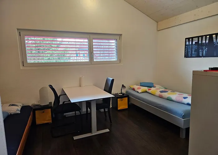 Ganzes Obergeschoss In Privathaus Mit Dachterrasse Apartamento Leuzigen