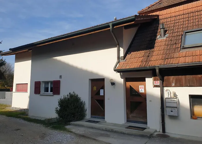 Ganzes Obergeschoss In Privathaus Mit Dachterrasse *