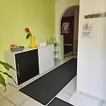 Ganzes Obergeschoss In Privathaus Mit Dachterrasse