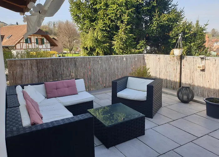 Ganzes Obergeschoss In Privathaus Mit Dachterrasse Lägenhet