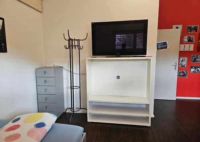 Ganzes Obergeschoss In Privathaus Mit Dachterrasse Lägenhet Leuzigen